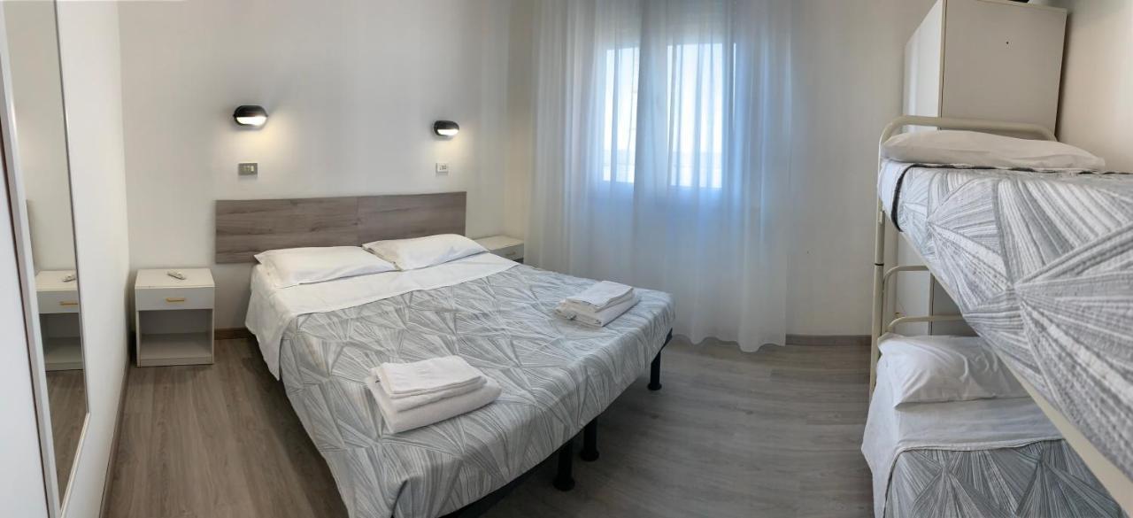 Hotel Laika Римини Екстериор снимка